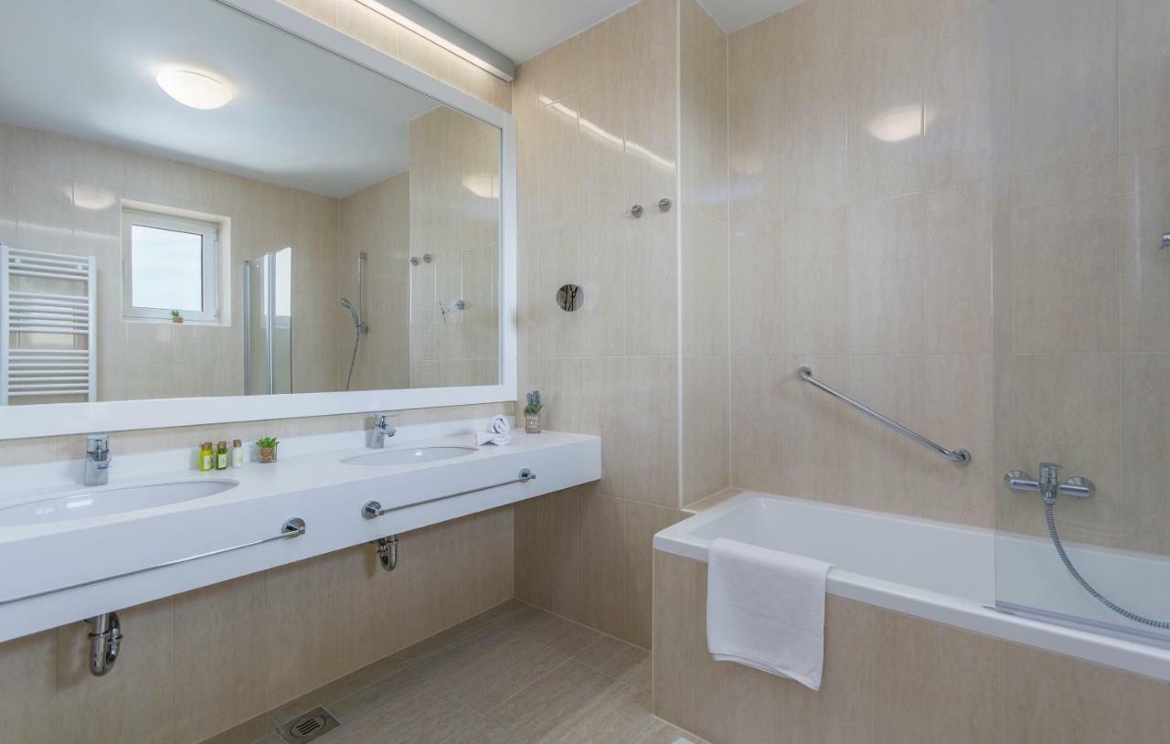 Villa Sterpazzi - Near Porec With Sea View, Private Jacuzzi, Sauna And Pool Visnjan Ngoại thất bức ảnh