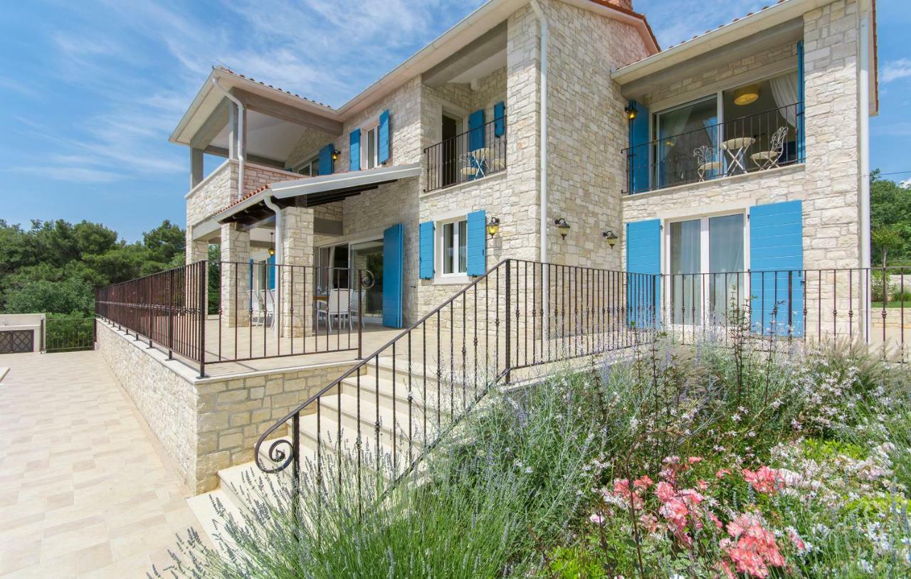Villa Sterpazzi - Near Porec With Sea View, Private Jacuzzi, Sauna And Pool Visnjan Ngoại thất bức ảnh